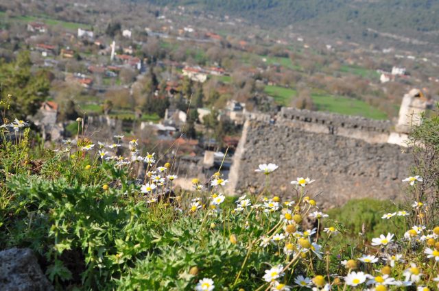 Bahar Ve Kışın Birbirinden Ayrılmadığı Yerdir 