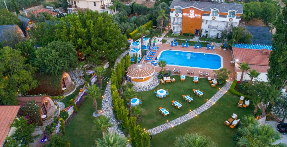 İksirci Baba Hotel