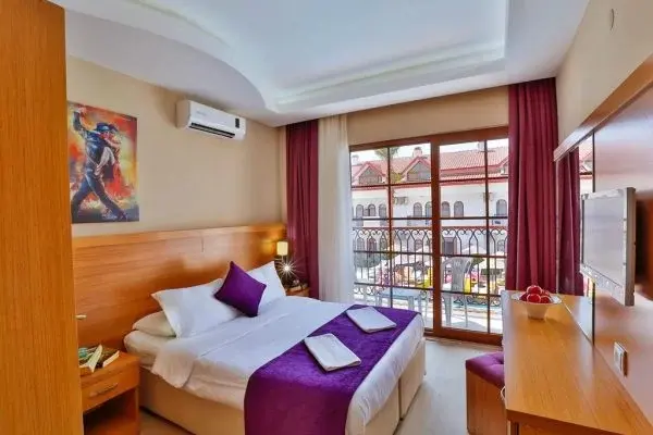 Golden Life Hotel