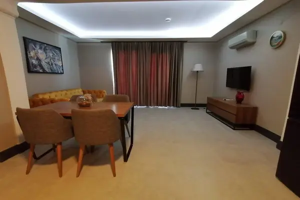 Tropical Suites Hotel