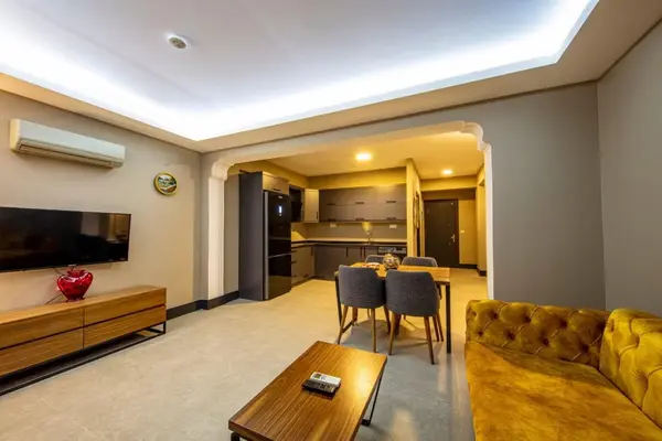 Tropical Suites Hotel
