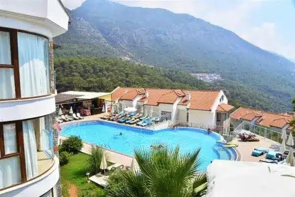 Tropical Suites Hotel