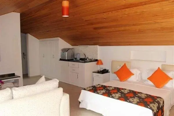 Tropical Suites Hotel