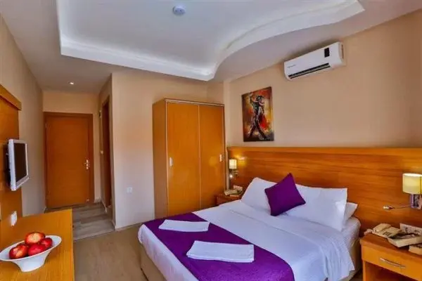 Tropical Suites Hotel