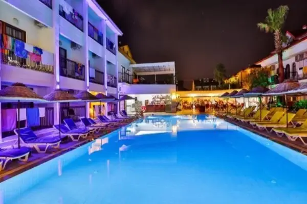 Tropical Suites Hotel