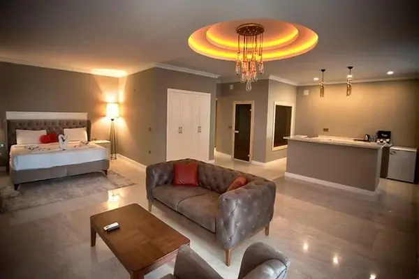 Tropical Suites Hotel