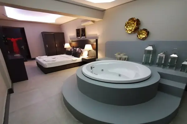 Tropical Suites Hotel